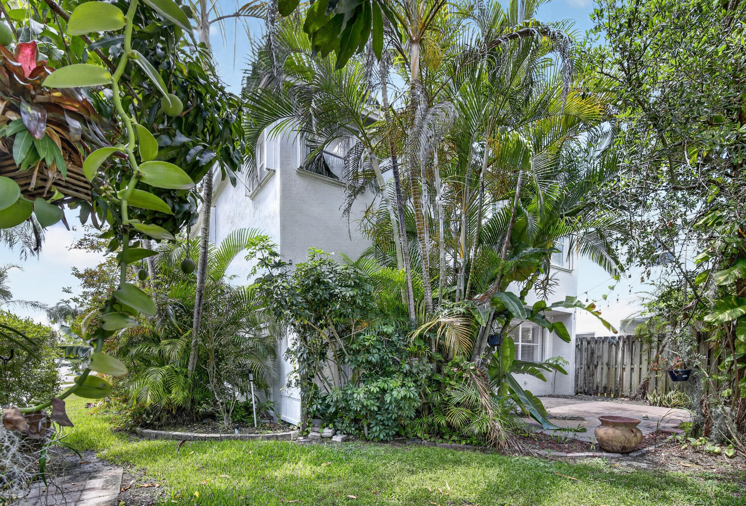 10690 NW 2nd Circle, Pembroke Pines, FL 33026 — photo 38 of 40