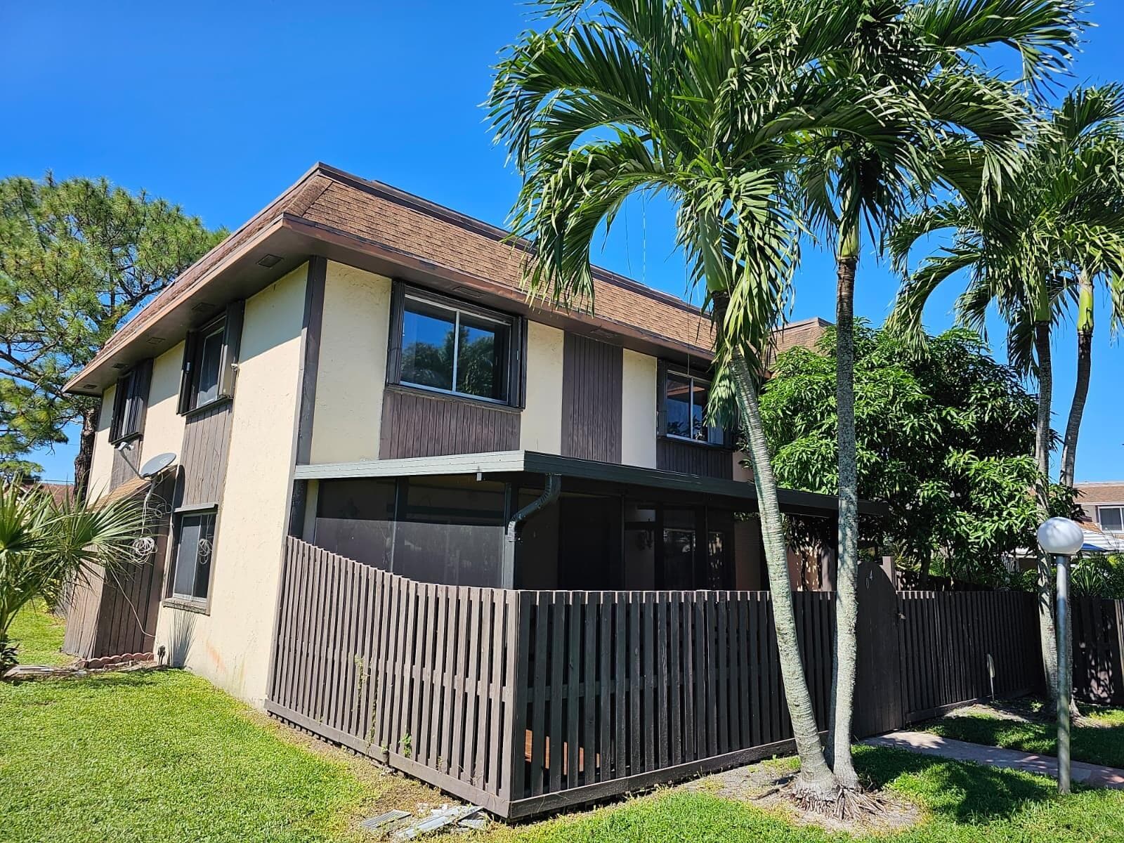 2148 Sherwood Forest Boulevard 4, West Palm Beach, FL 33415 — photo 1 of 36