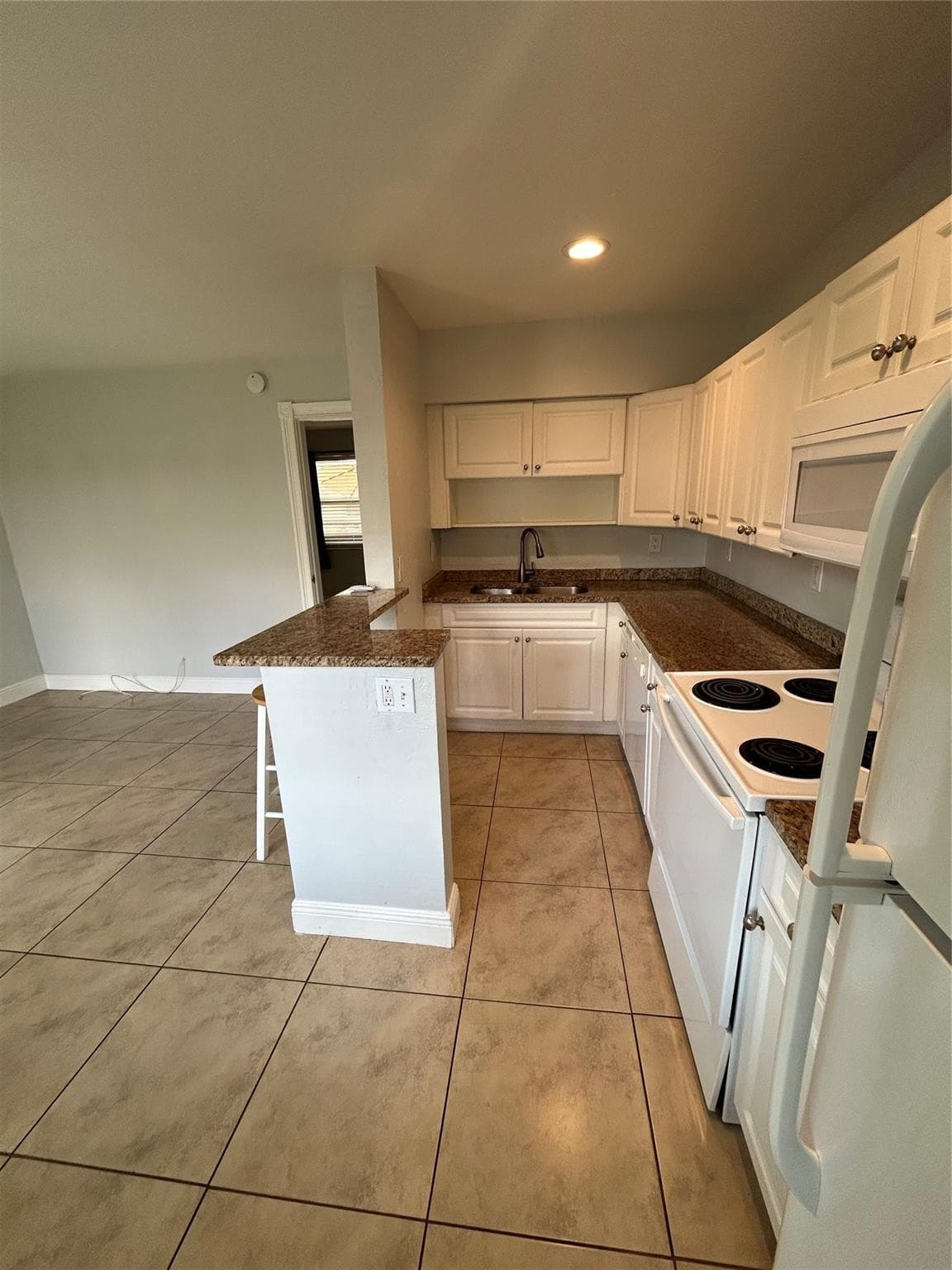921 NE 17th Avenue 2, Fort Lauderdale, FL 33304 — photo 4 of 10