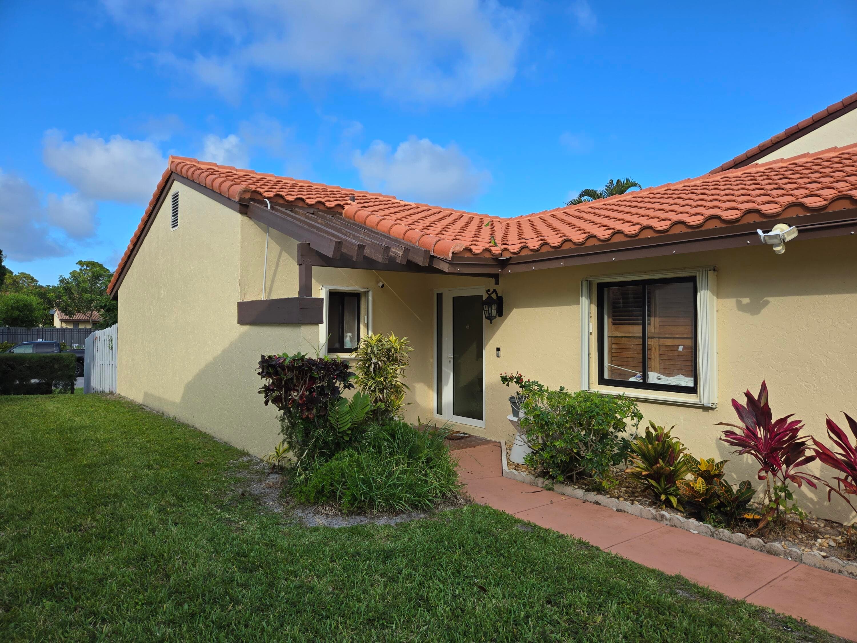 2835 Sand Pines Court, Lake Worth, FL 33462 — photo 3 of 26