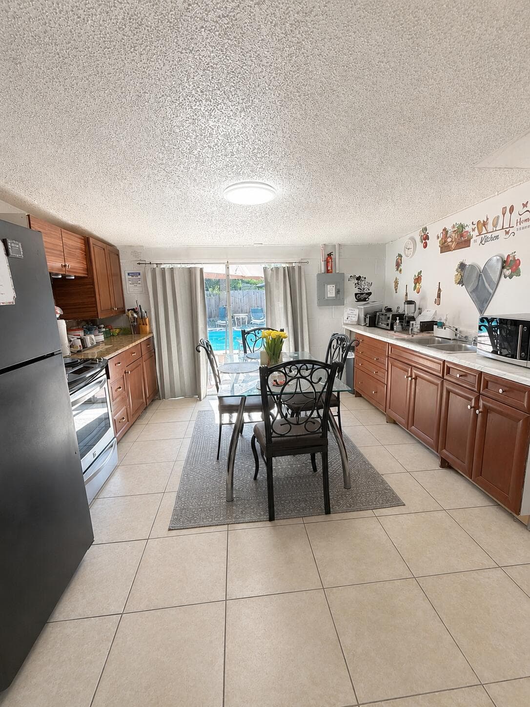 2940 Avenue, Riviera Beach, FL 33404 — photo 9 of 36