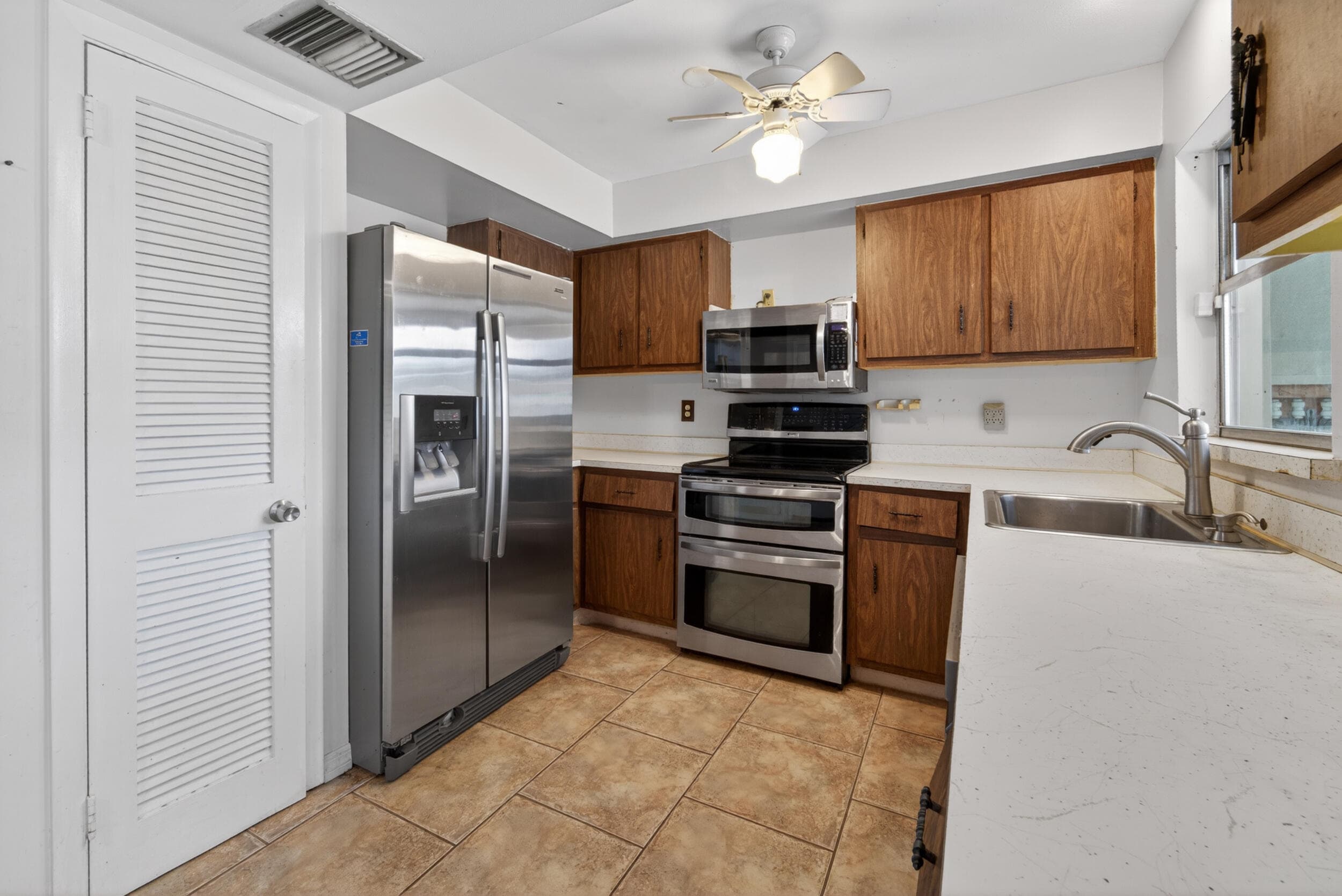 214 NE Camelot Drive, Port St. Lucie, FL 34983 — photo 13 of 37