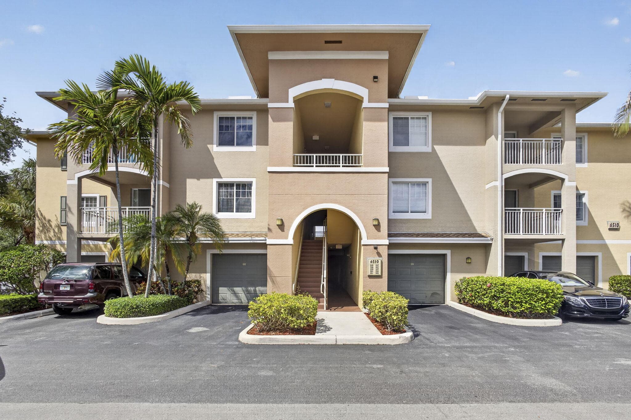 6510 Emerald Dunes Drive 308, West Palm Beach, FL 33411 — photo 2 of 41