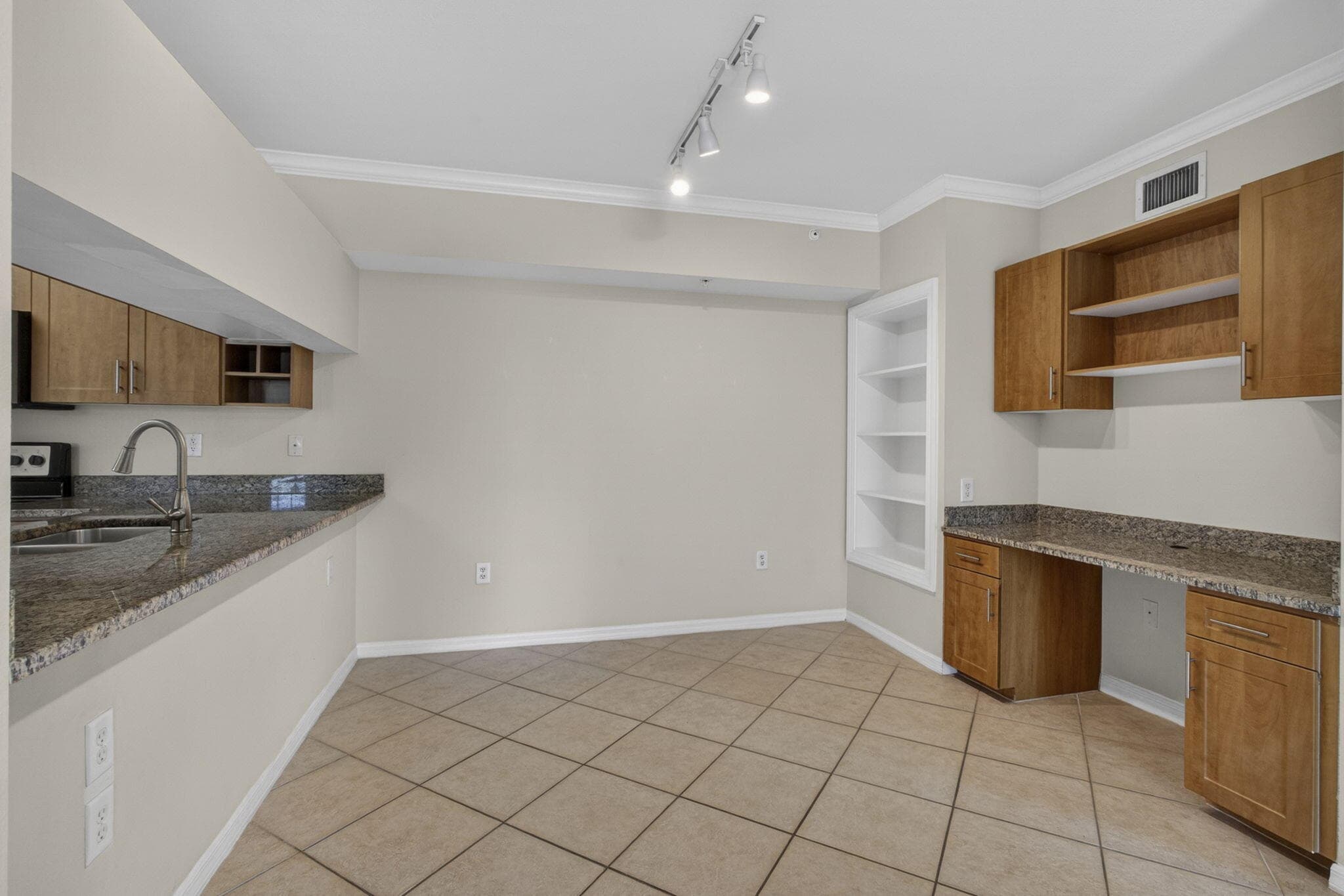 6510 Emerald Dunes Drive 308, West Palm Beach, FL 33411 — photo 14 of 41