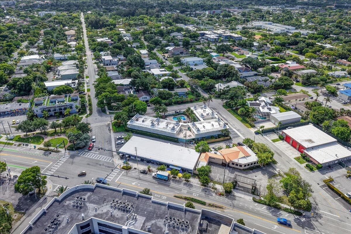 2124 NE 5th Avenue 212, Wilton Manors, FL 33305 — photo 39 of 44