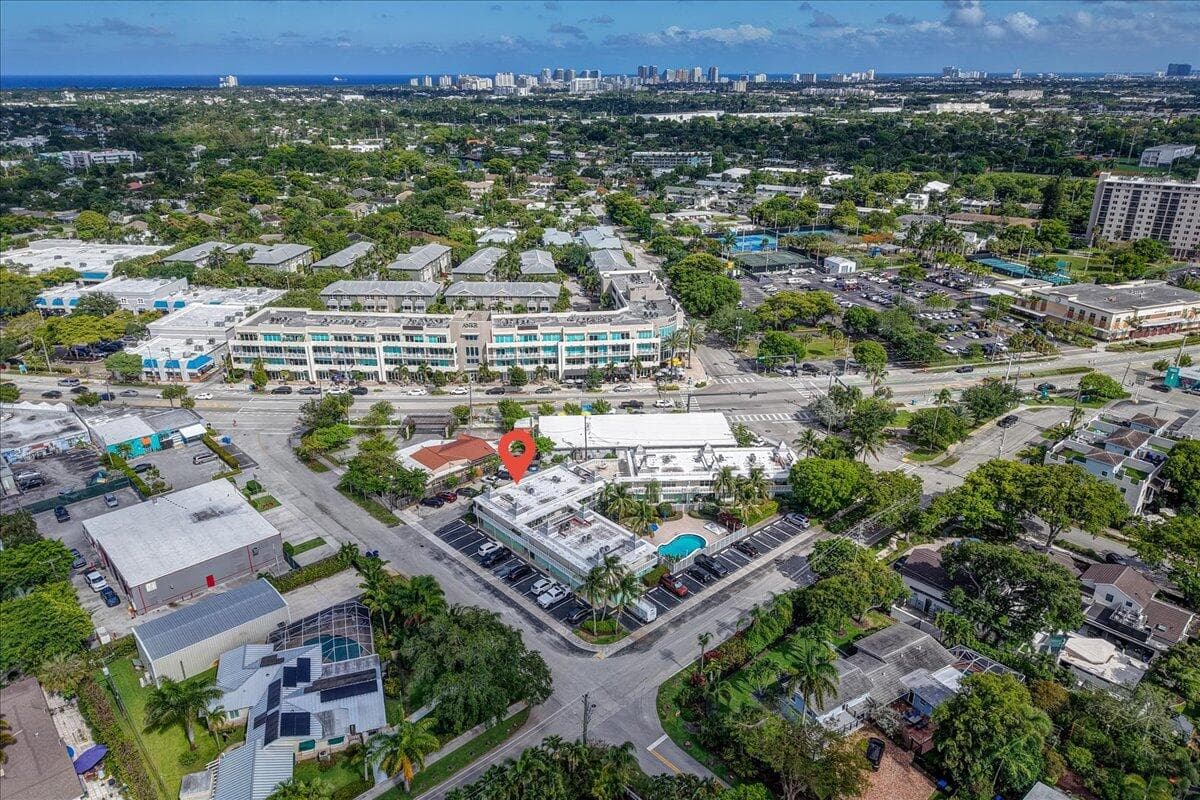 2124 NE 5th Avenue 212, Wilton Manors, FL 33305 — photo 36 of 44