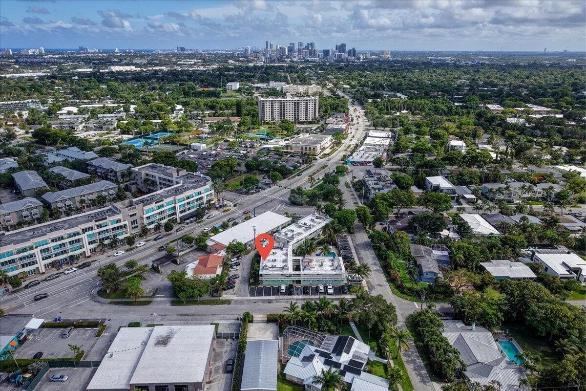 2124 NE 5th Avenue 212, Wilton Manors, FL 33305 — photo 35 of 44