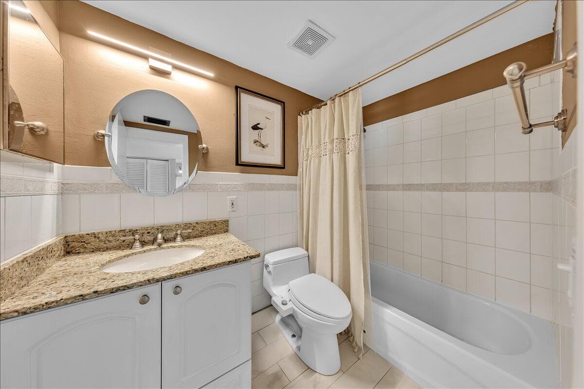 2124 NE 5th Avenue 212, Wilton Manors, FL 33305 — photo 12 of 44