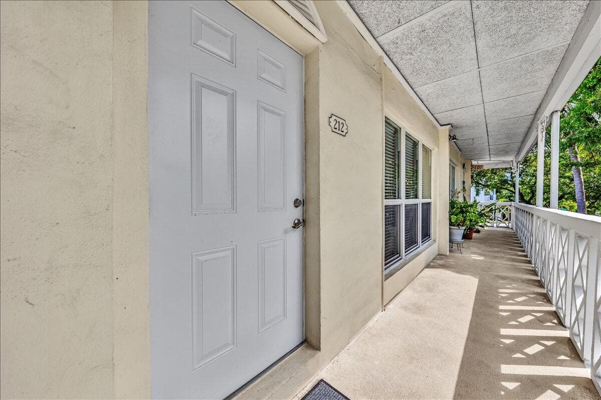 2124 NE 5th Avenue 212, Wilton Manors, FL 33305 — photo 20 of 44
