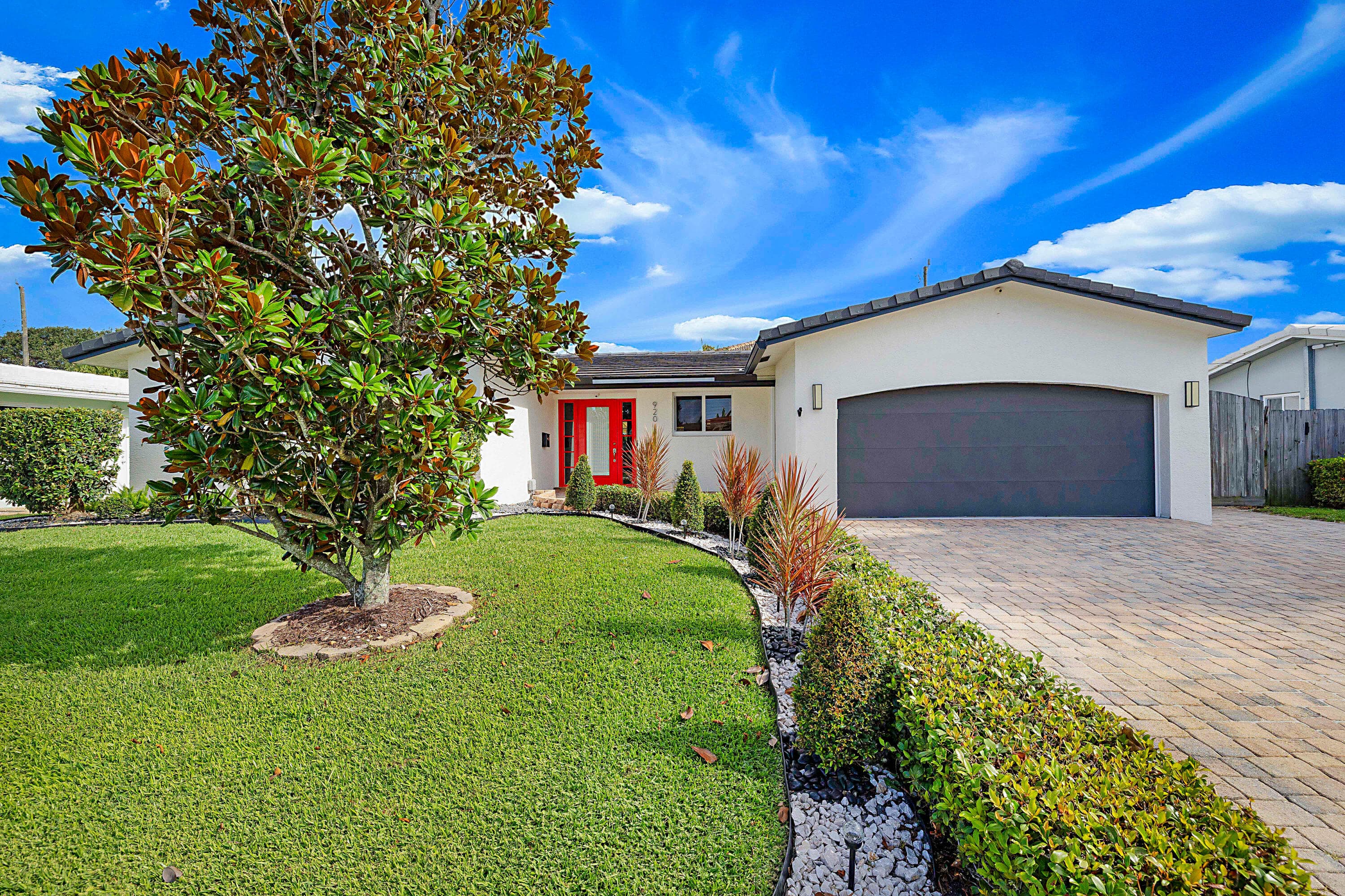 920 SE 17th Street, Deerfield Beach, FL 33441 — photo 1 of 44