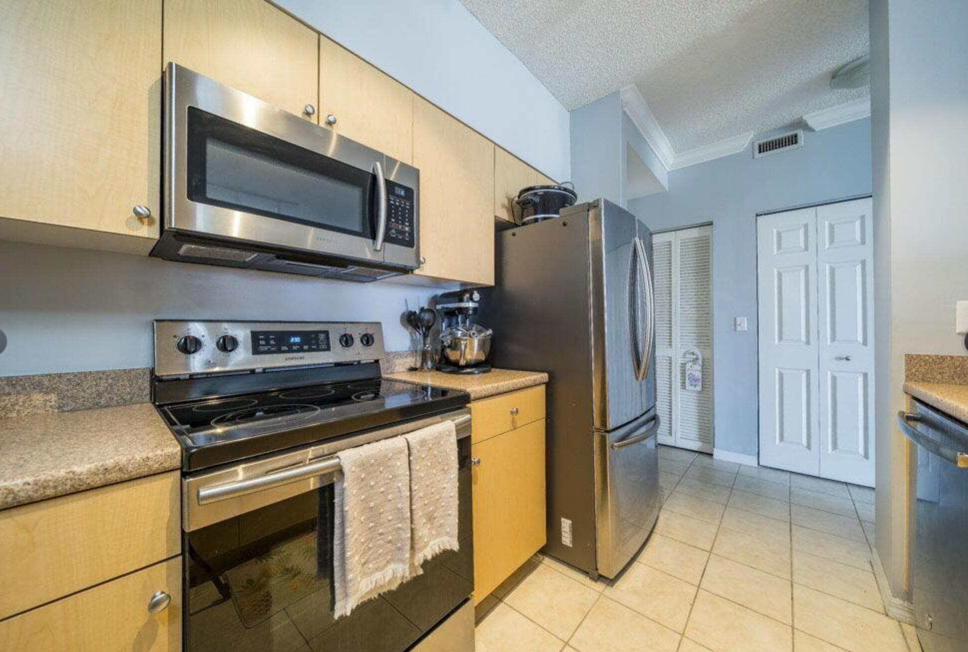 616 Clearwater Park Road 1203, West Palm Beach, FL 33401 — photo 6 of 34
