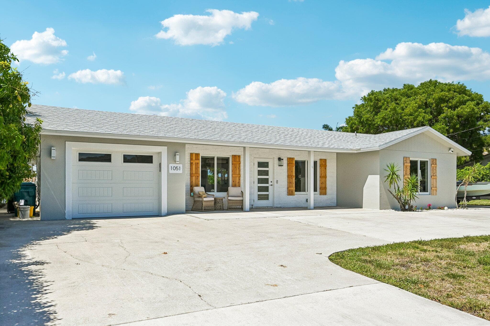 1051 SW 25th Avenue, Boynton Beach, FL 33426 — photo 4 of 50