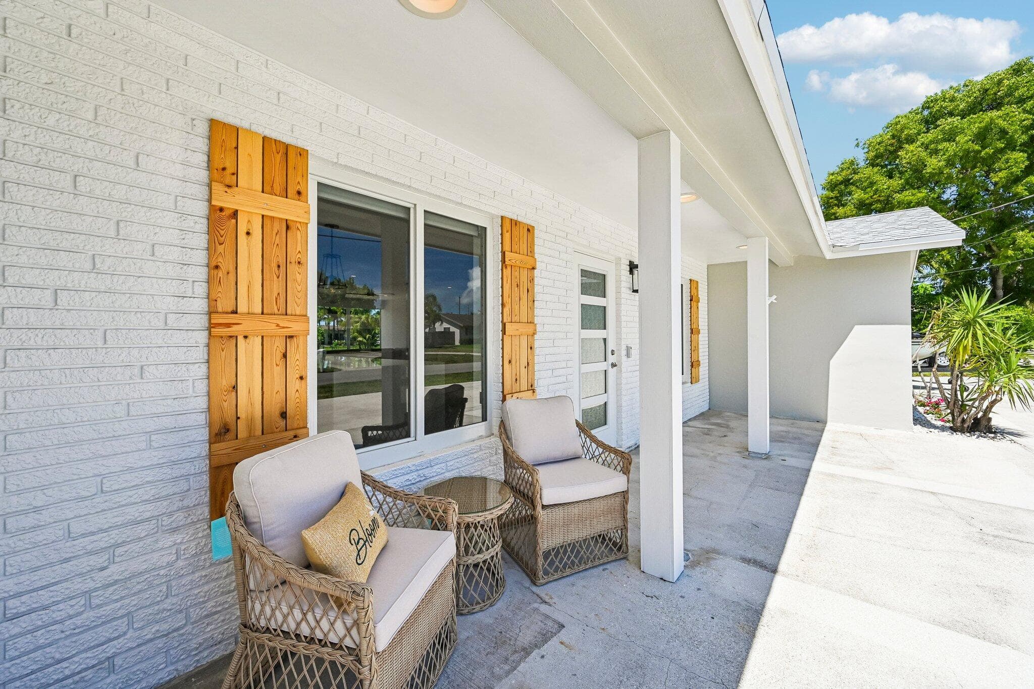 1051 SW 25th Avenue, Boynton Beach, FL 33426 — photo 6 of 50