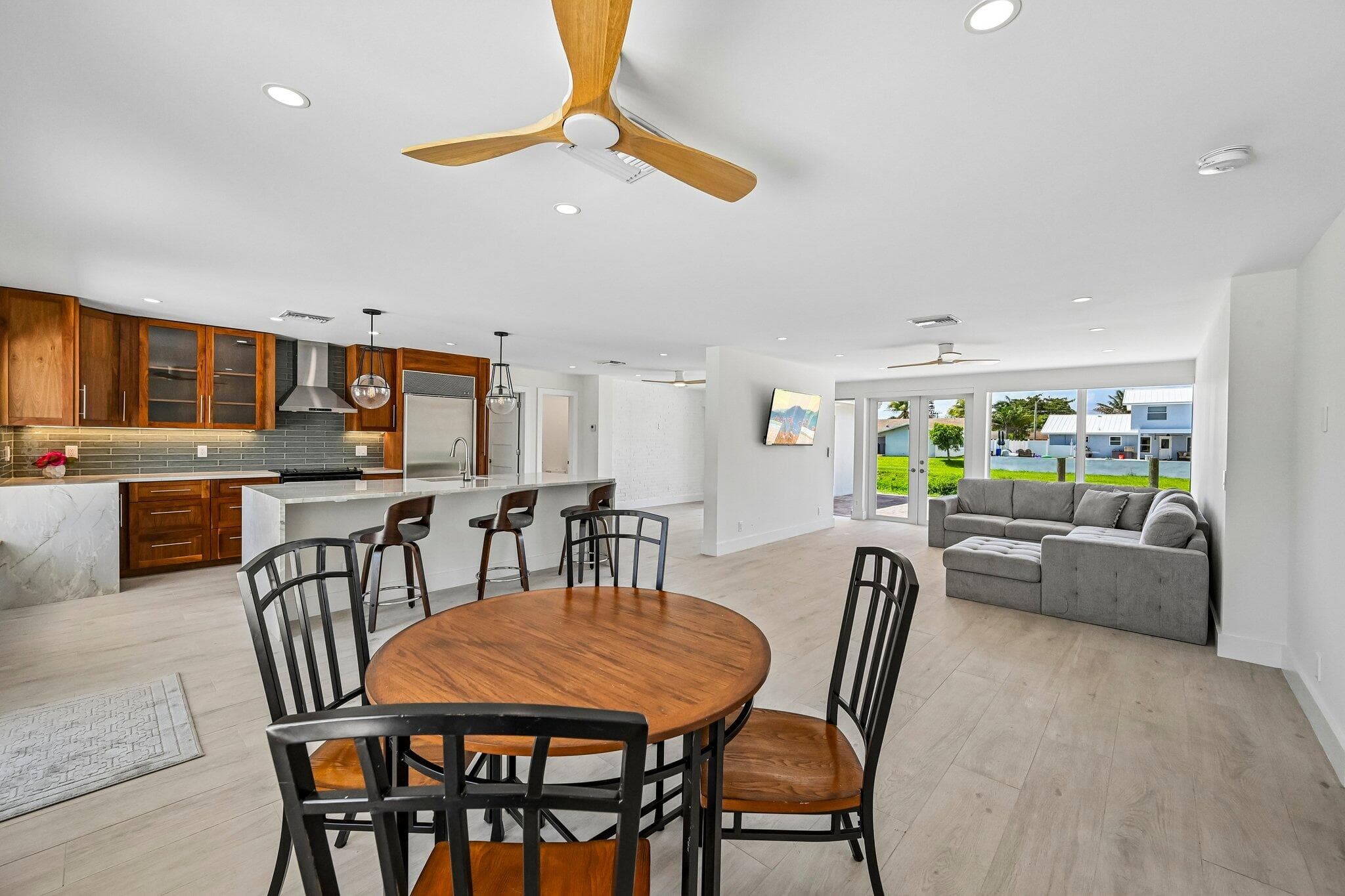 1051 SW 25th Avenue, Boynton Beach, FL 33426 — photo 12 of 50