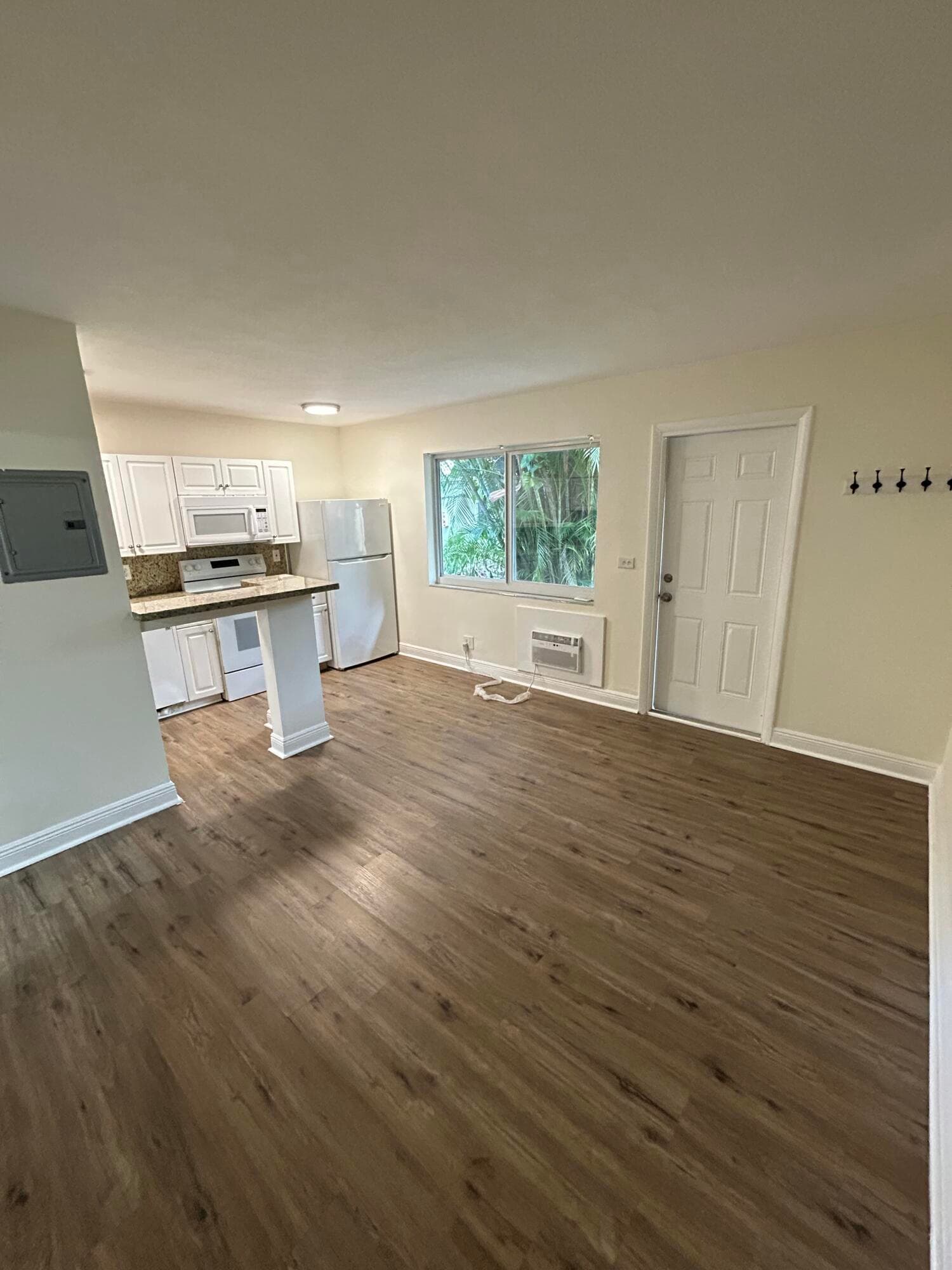921 NE 17th Avenue 4, Fort Lauderdale, FL 33304 — photo 5 of 12