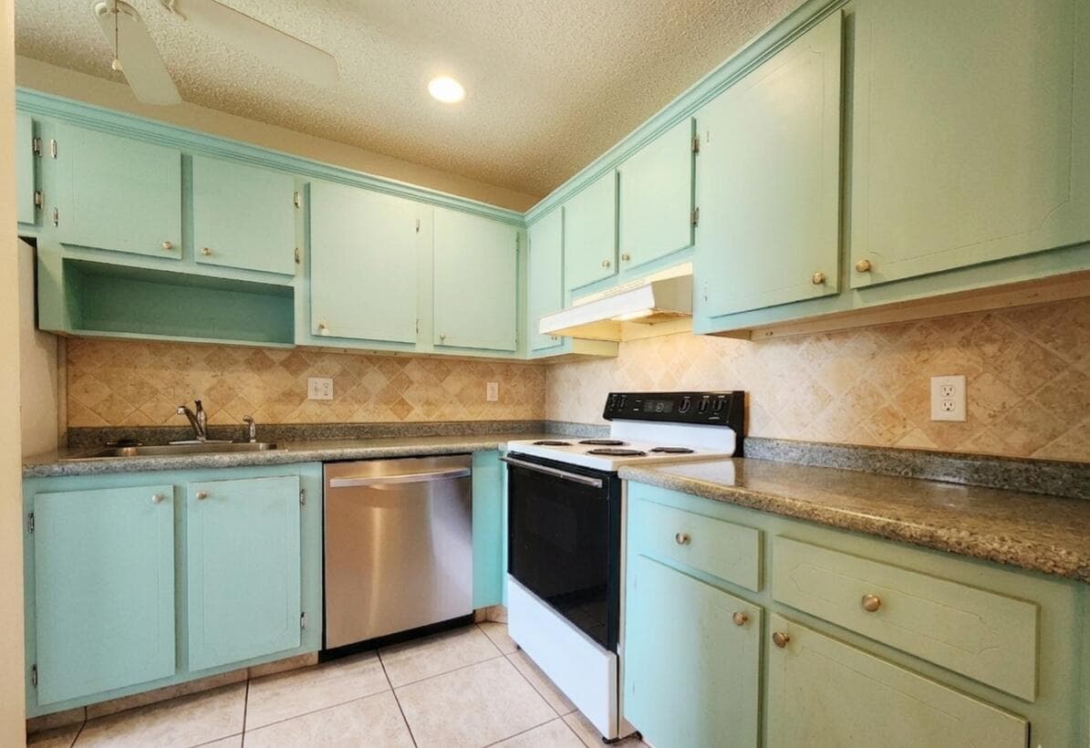 1560 NW 18th Avenue 104, Delray Beach, FL 33445 — photo 21 of 34