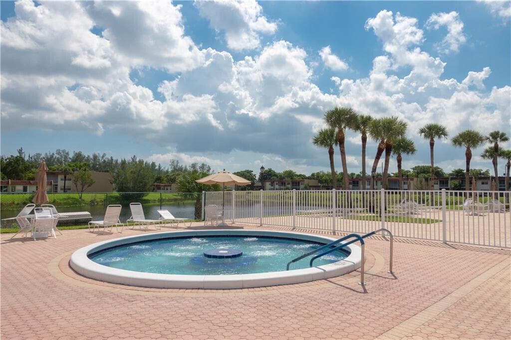 120 Lake Evelyn Drive, West Palm Beach, FL 33411 — photo 28 of 32