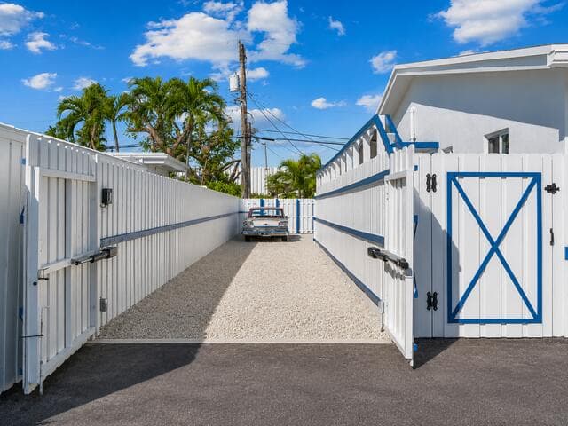 1539-1541 NE 15th Avenue, Fort Lauderdale, FL 33304 — photo 25 of 63