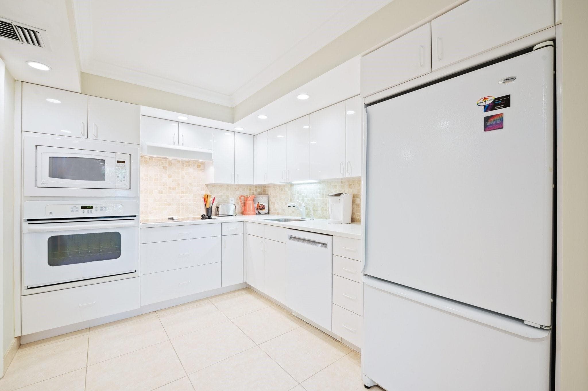 3700 Oaks Clubhouse Drive 106, Pompano Beach, FL 33069 — photo 11 of 30