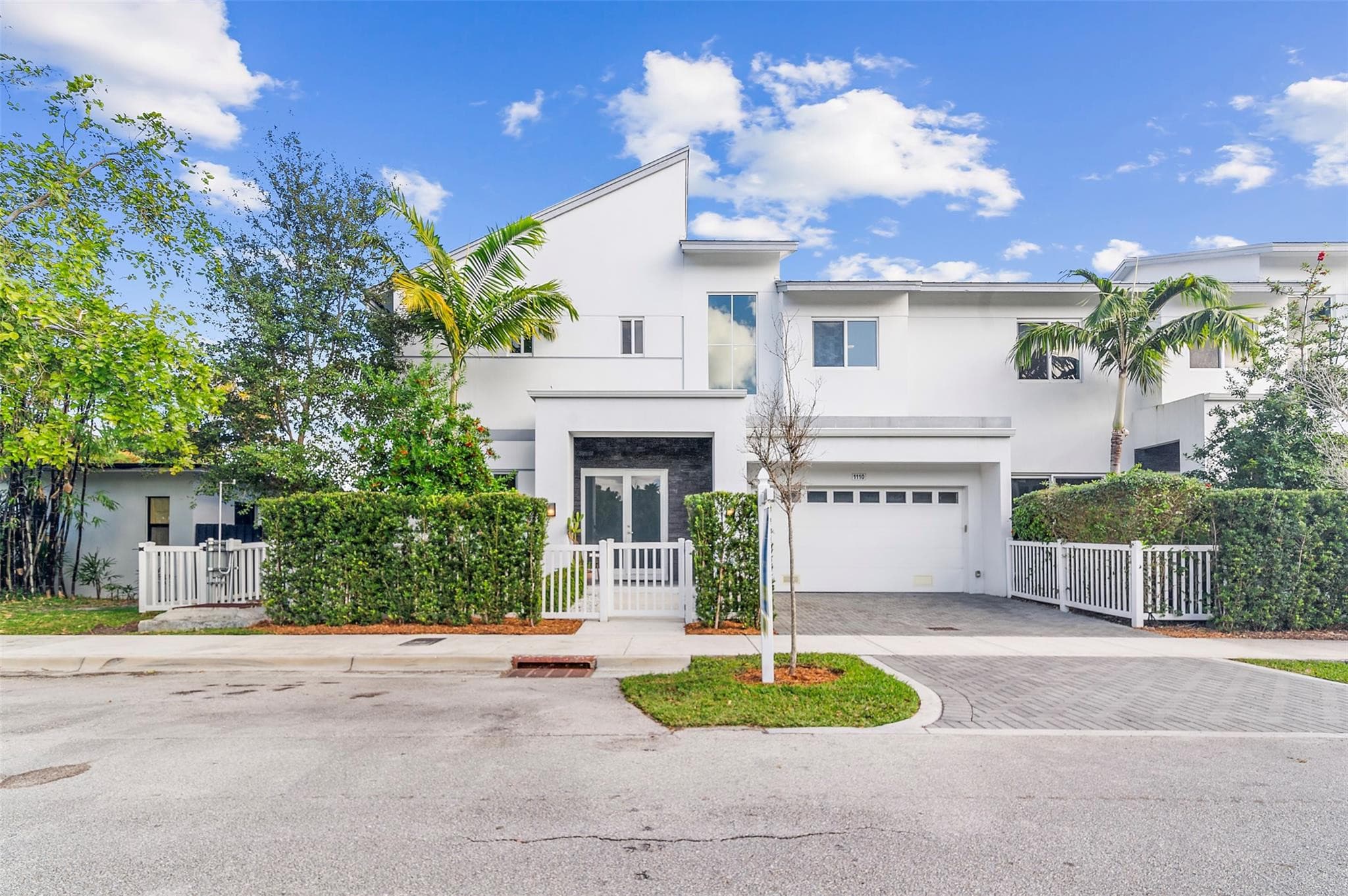 1110 NE 14th Avenue, Fort Lauderdale, FL 33304 — photo 1 of 23