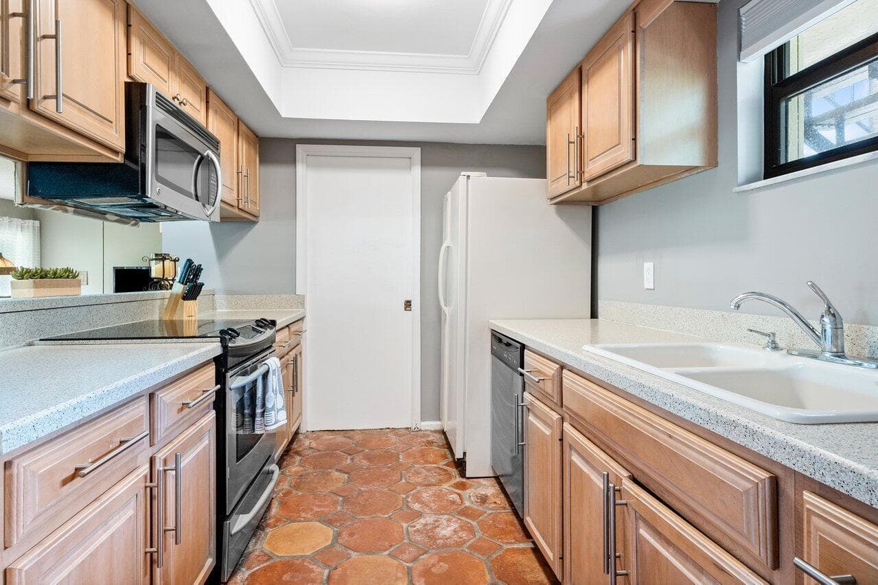 11863 Wimbledon Circle 406, Wellington, FL 33414 — photo 5 of 43