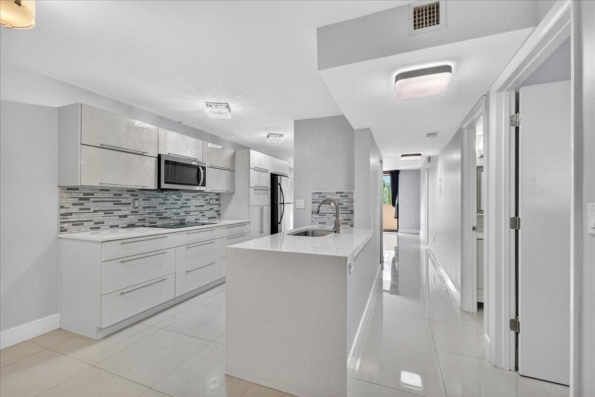 7451 NW 16th Street 407, Plantation, FL 33313 — photo 2 of 27