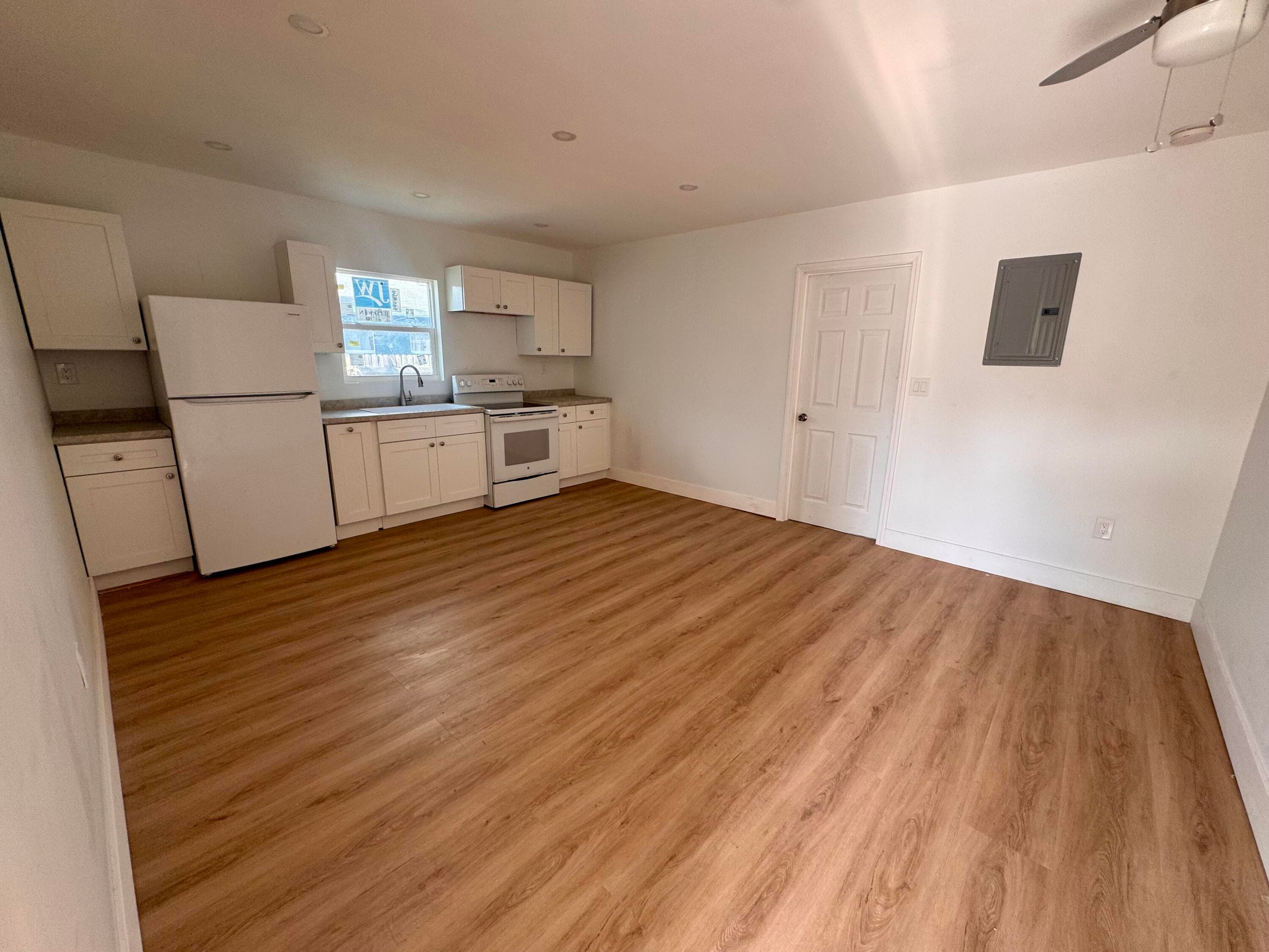 2513 Avenue E, Riviera Beach, FL 33404 — photo 4 of 12