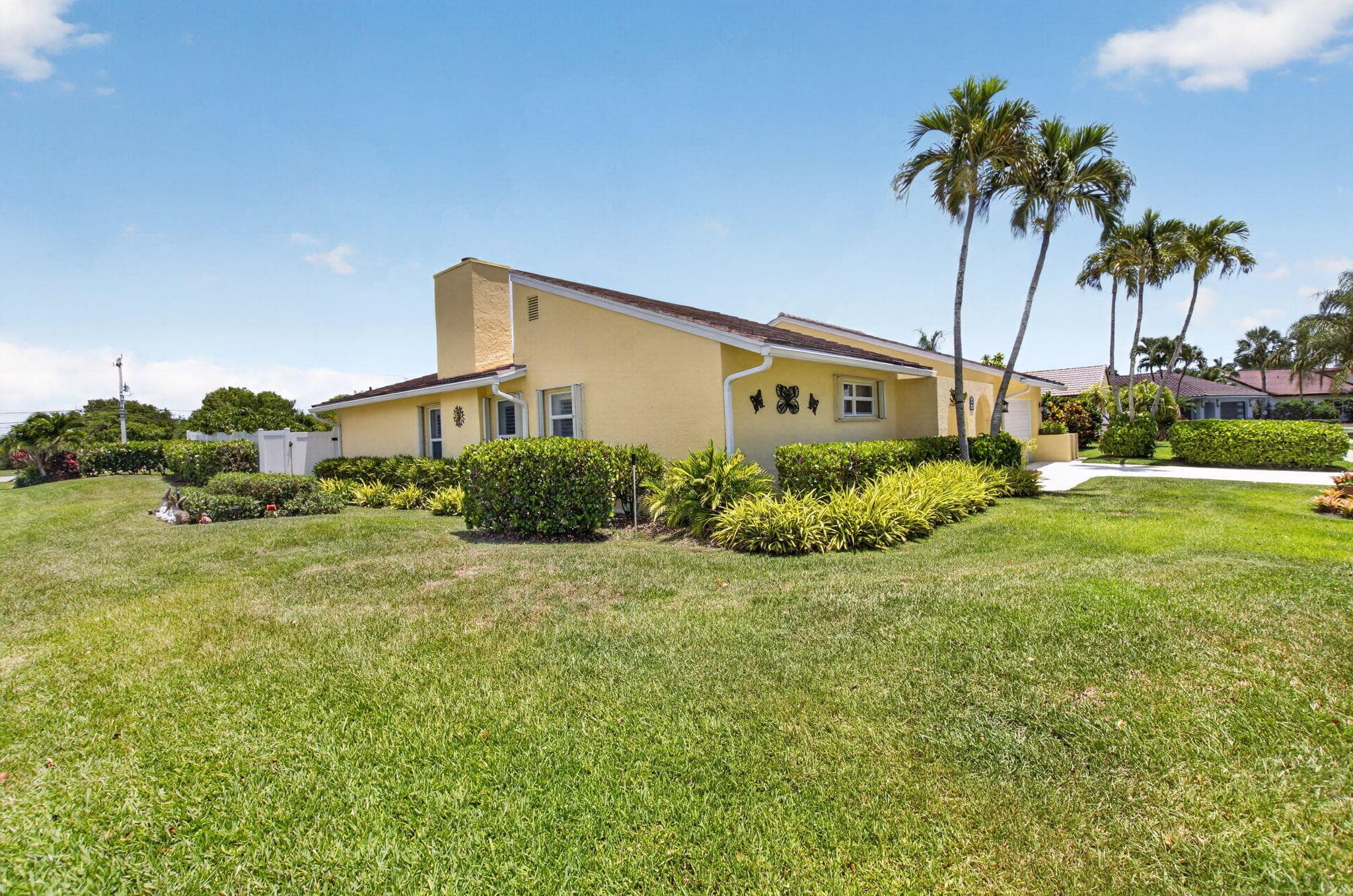 2305 SW 23rd Cranbrook Drive, Boynton Beach, FL 33436 — photo 3 of 31