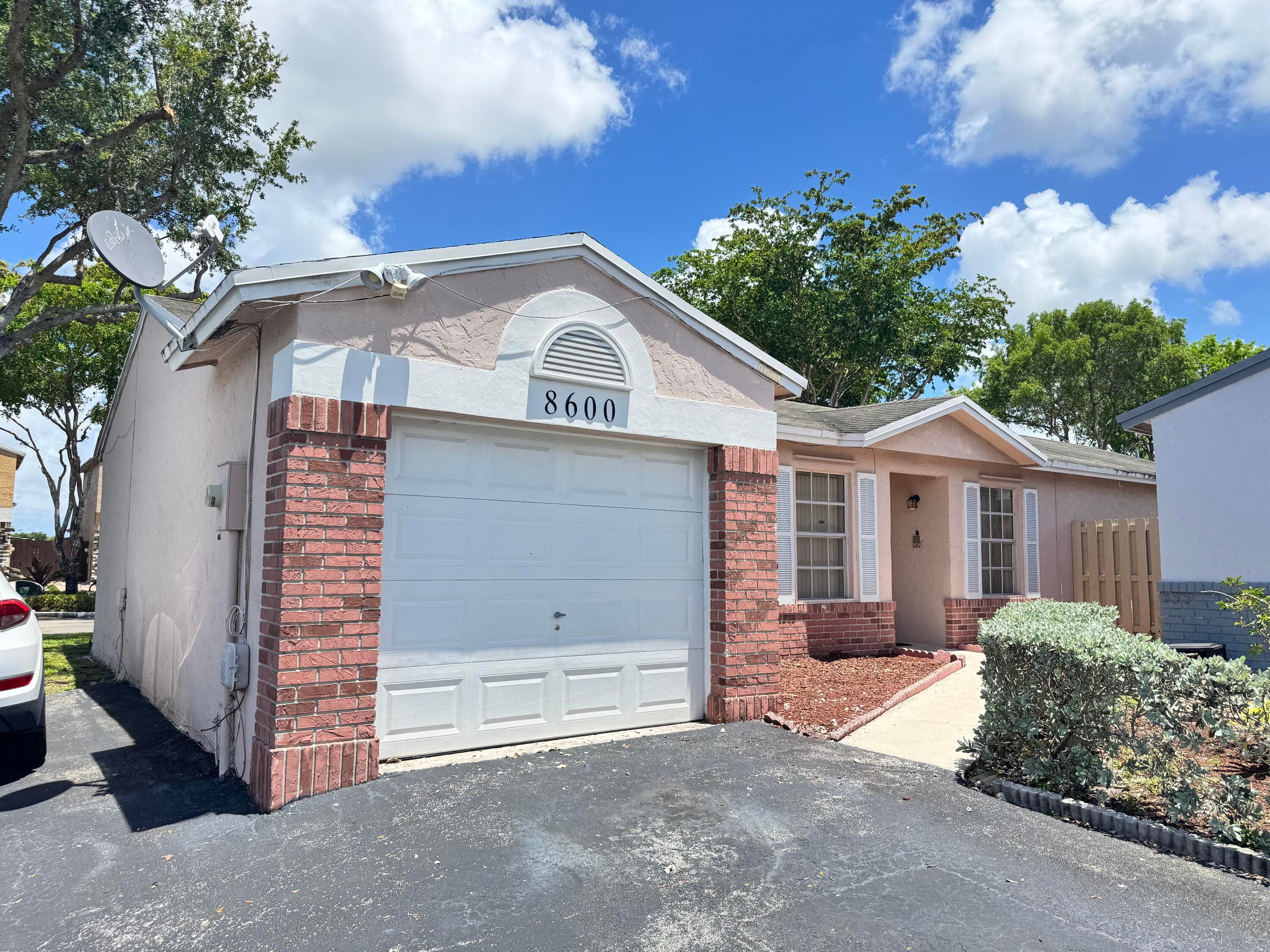 8600 NW 193rd Terrace, Hialeah, FL 33015 — photo 1 of 31