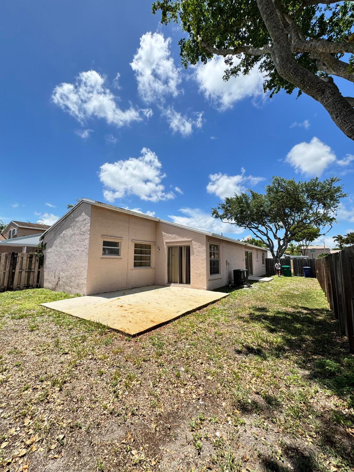 8600 NW 193rd Terrace, Hialeah, FL 33015 — photo 25 of 31