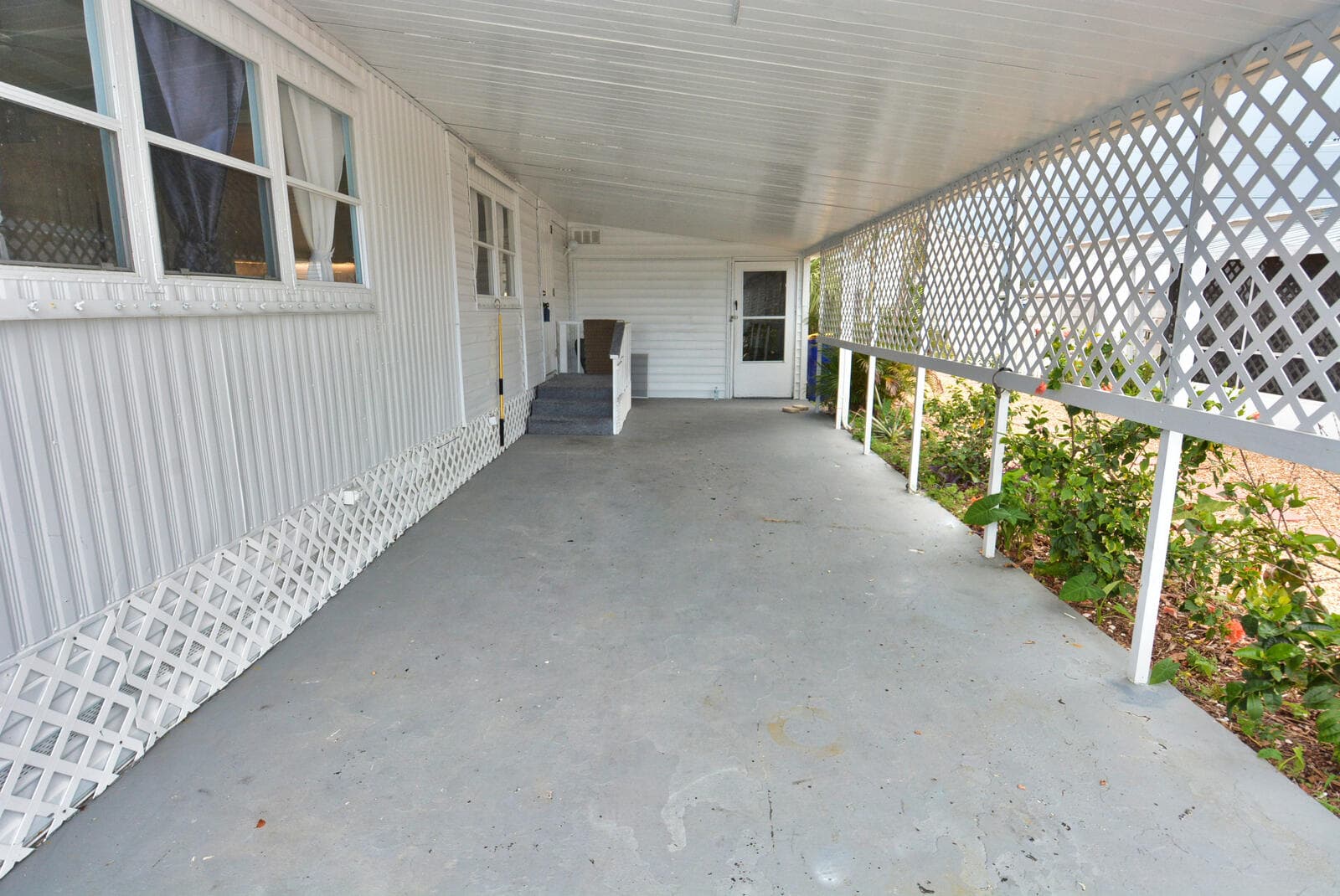 8400 SE Eagle Avenue, Hobe Sound, FL 33455 — photo 5 of 36