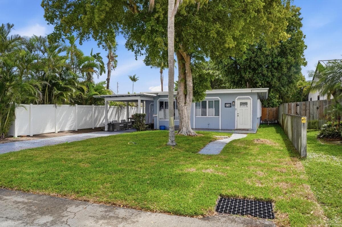 712 NE 10th Avenue, Pompano Beach, FL 33060 — photo 2 of 23