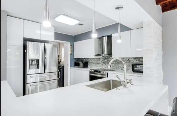 1905 N 45th Avenue, Hollywood, FL 33021 — photo 4 of 17