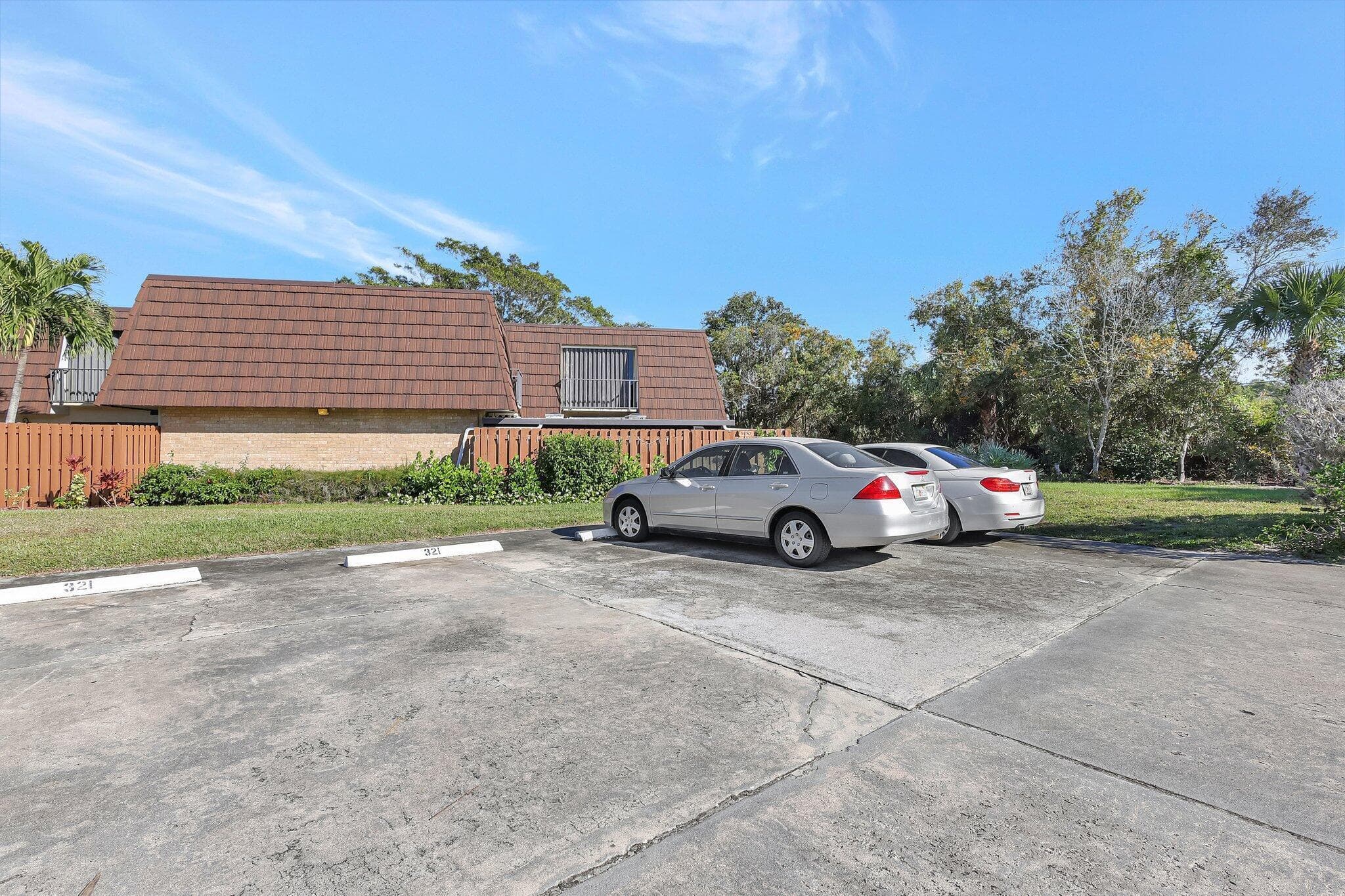 5852 SE Riverboat Drive 321, Stuart, FL 34997 — photo 2 of 33