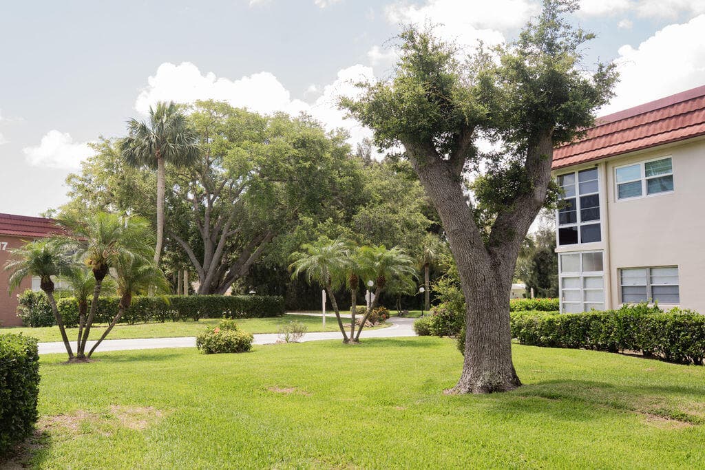 15 Vista Palm Lane 105, Vero Beach, FL 32962 — photo 2 of 27