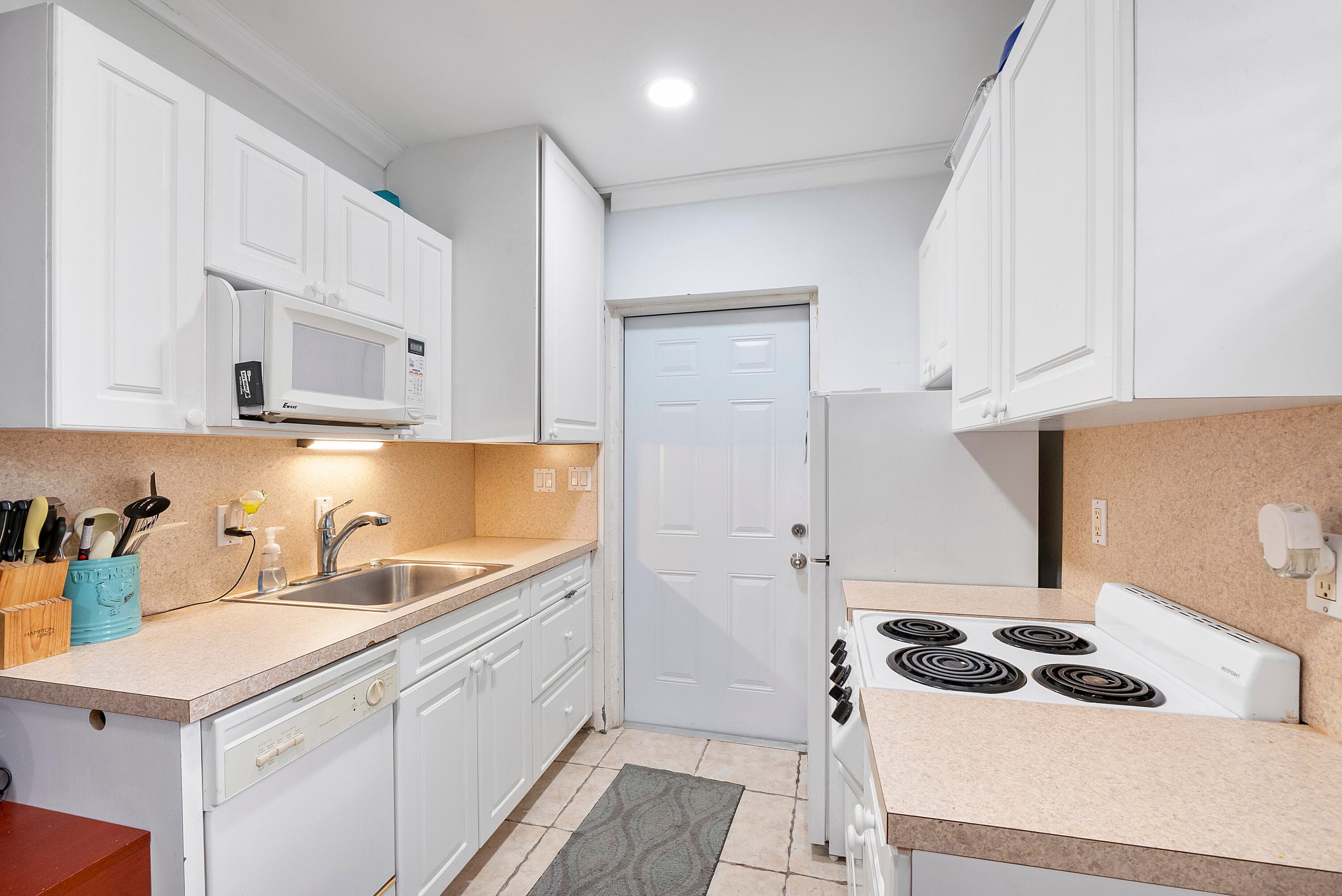 413 SW 11th Street, Fort Lauderdale, FL 33315 — photo 16 of 42