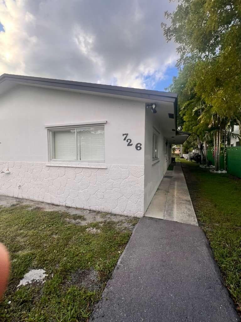 726 SW 7th Street 1-2, Hallandale Beach, FL 33009 — photo 1 of 5