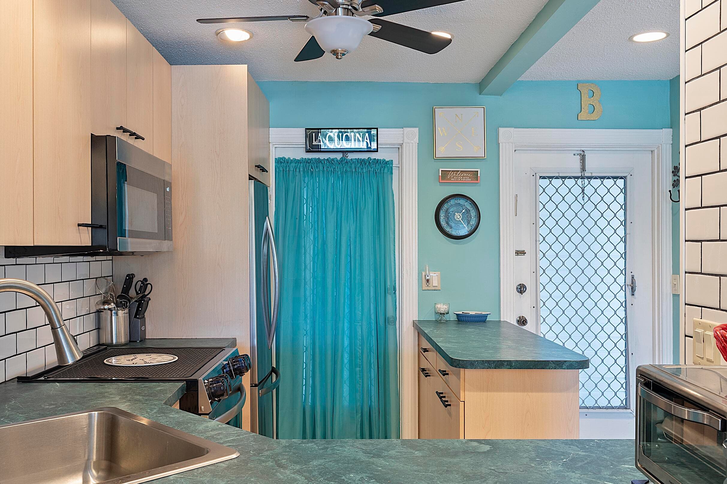 455 Paradise Isle Boulevard 404, Hallandale Beach, FL 33009 — photo 13 of 55