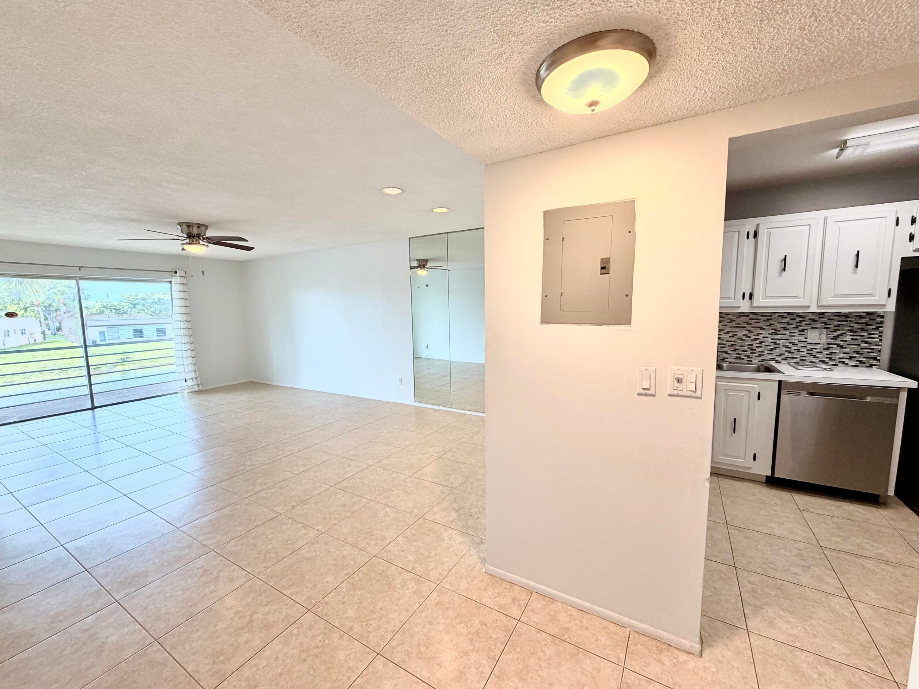120 Lake Evelyn Drive, West Palm Beach, FL 33411 — photo 2 of 33