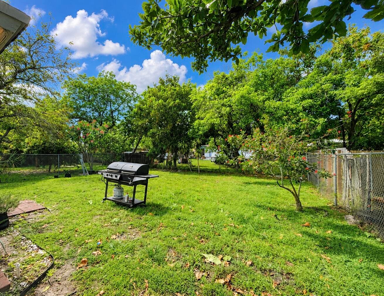2419-2421 Johnson Street 2419, 2421, Hollywood, FL 33020 — photo 4 of 14