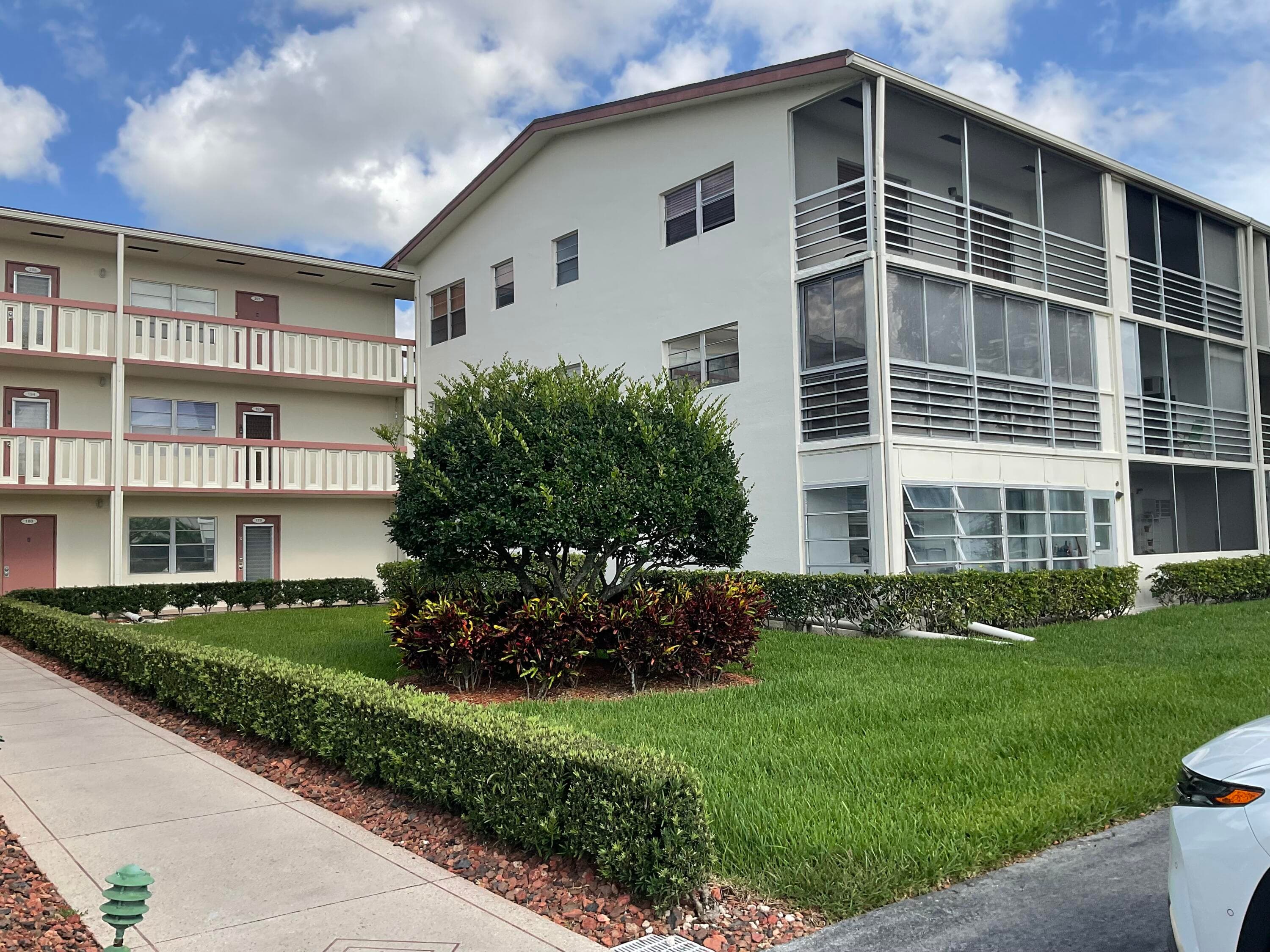 189 E Preston Way, Boca Raton, FL 33434 — photo 1 of 10