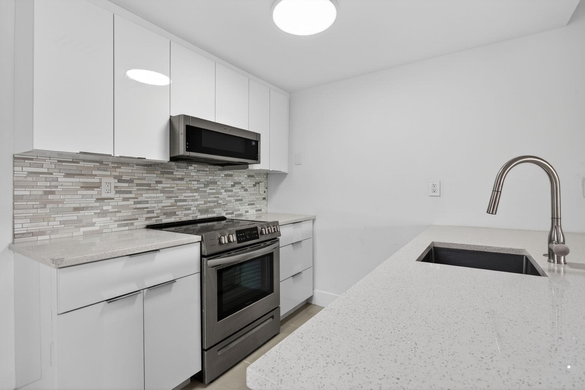 3212 NE 12th Street 204, Pompano Beach, FL 33062 — photo 3 of 27