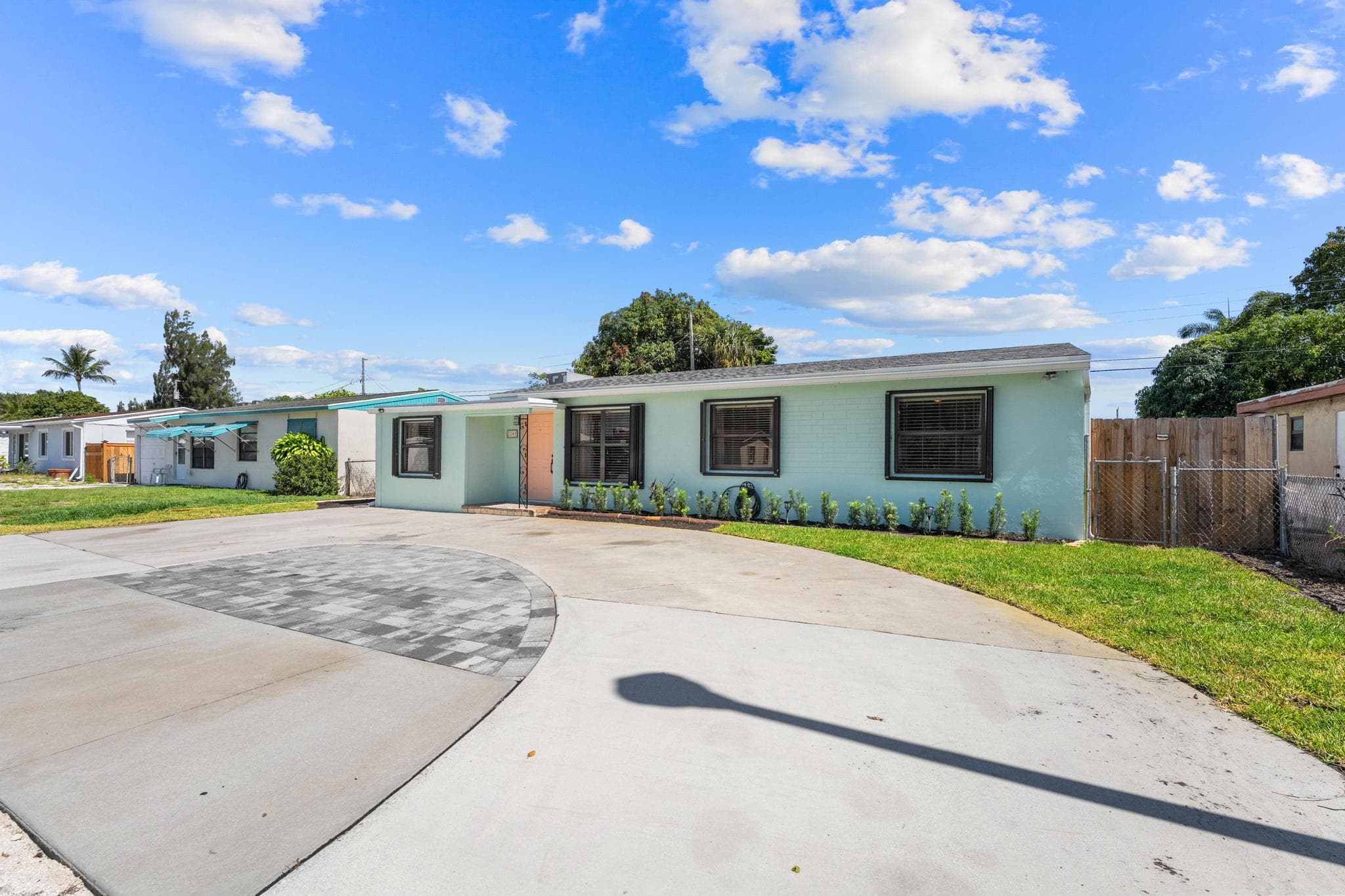 2105 Wellington Road, West Palm Beach, FL 33409 — photo 2 of 45