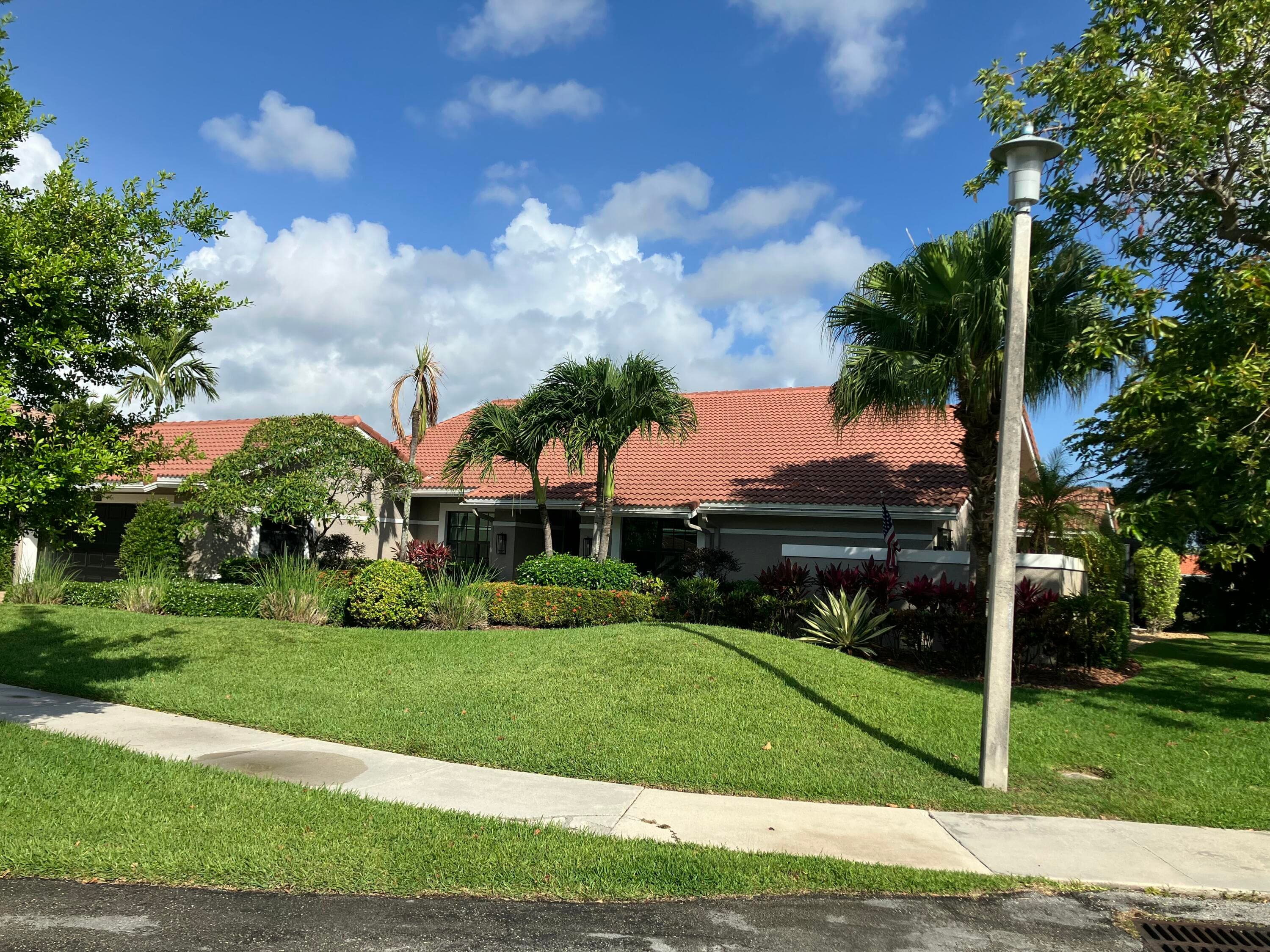 425 Deer Creek Path E, Deerfield Beach, FL 33442 — photo 1 of 70