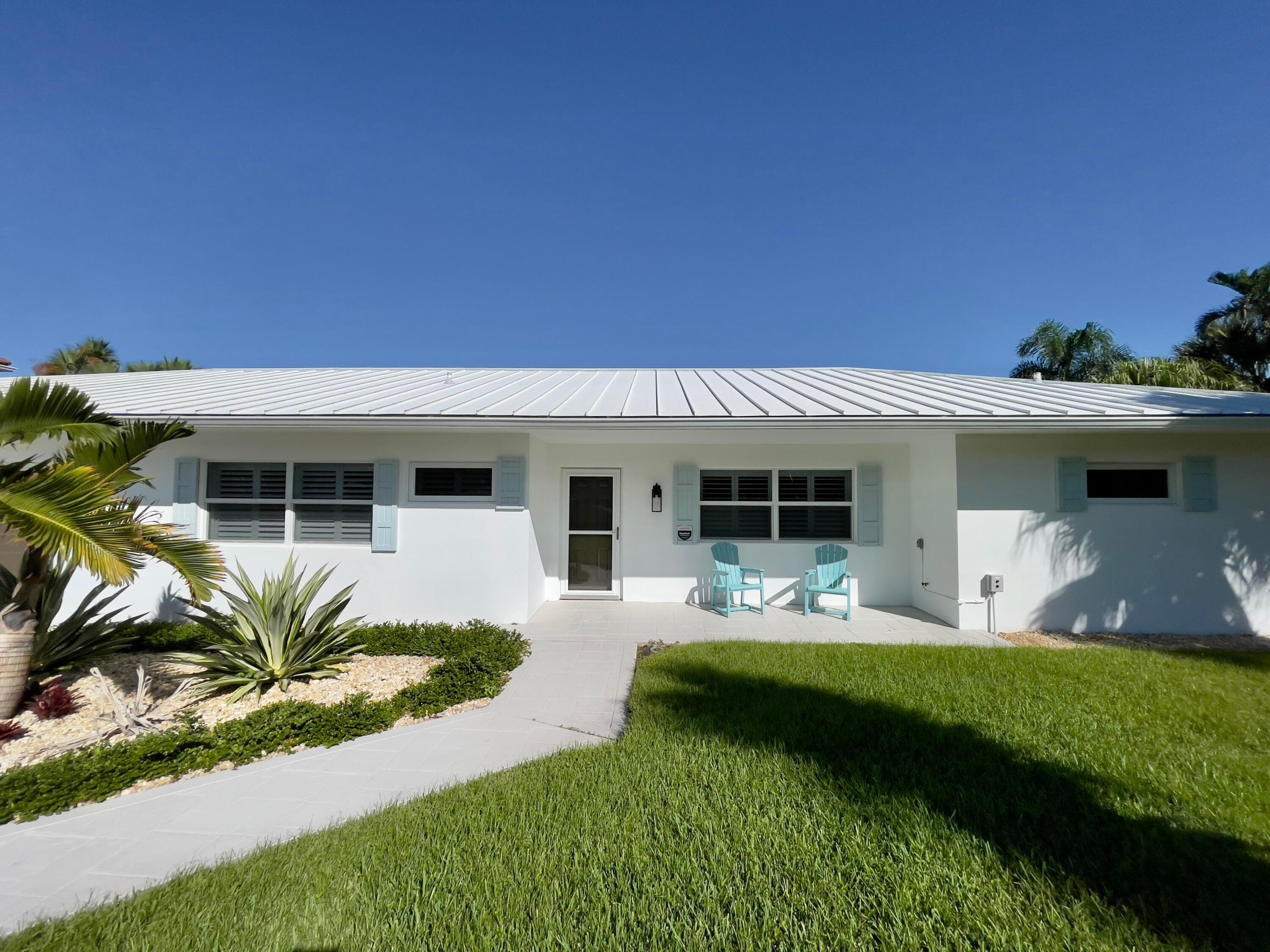 8585 SE Palm Street, Hobe Sound, FL 33455 — photo 6 of 44