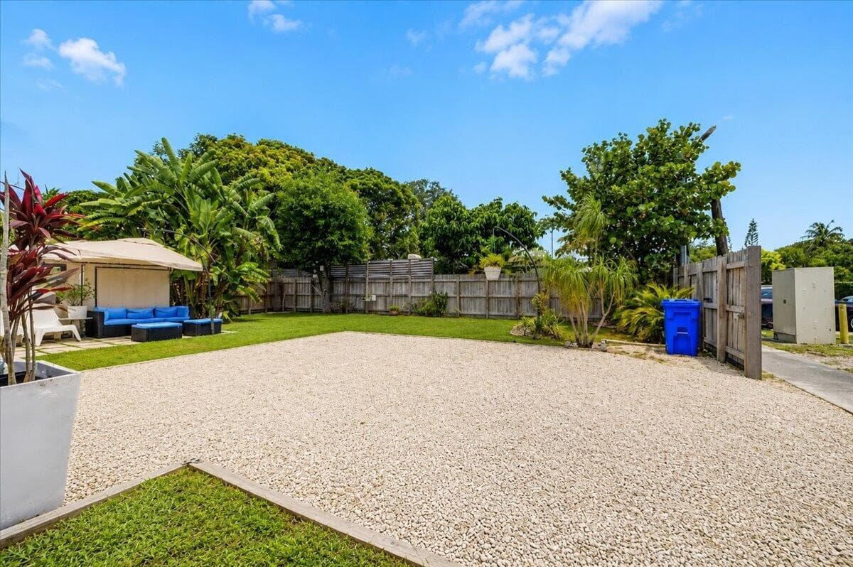 995 NE 156th Terrace, North Miami Beach, FL 33162 — photo 33 of 36