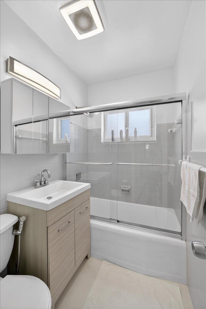 995 NE 156th Terrace, North Miami Beach, FL 33162 — photo 14 of 36