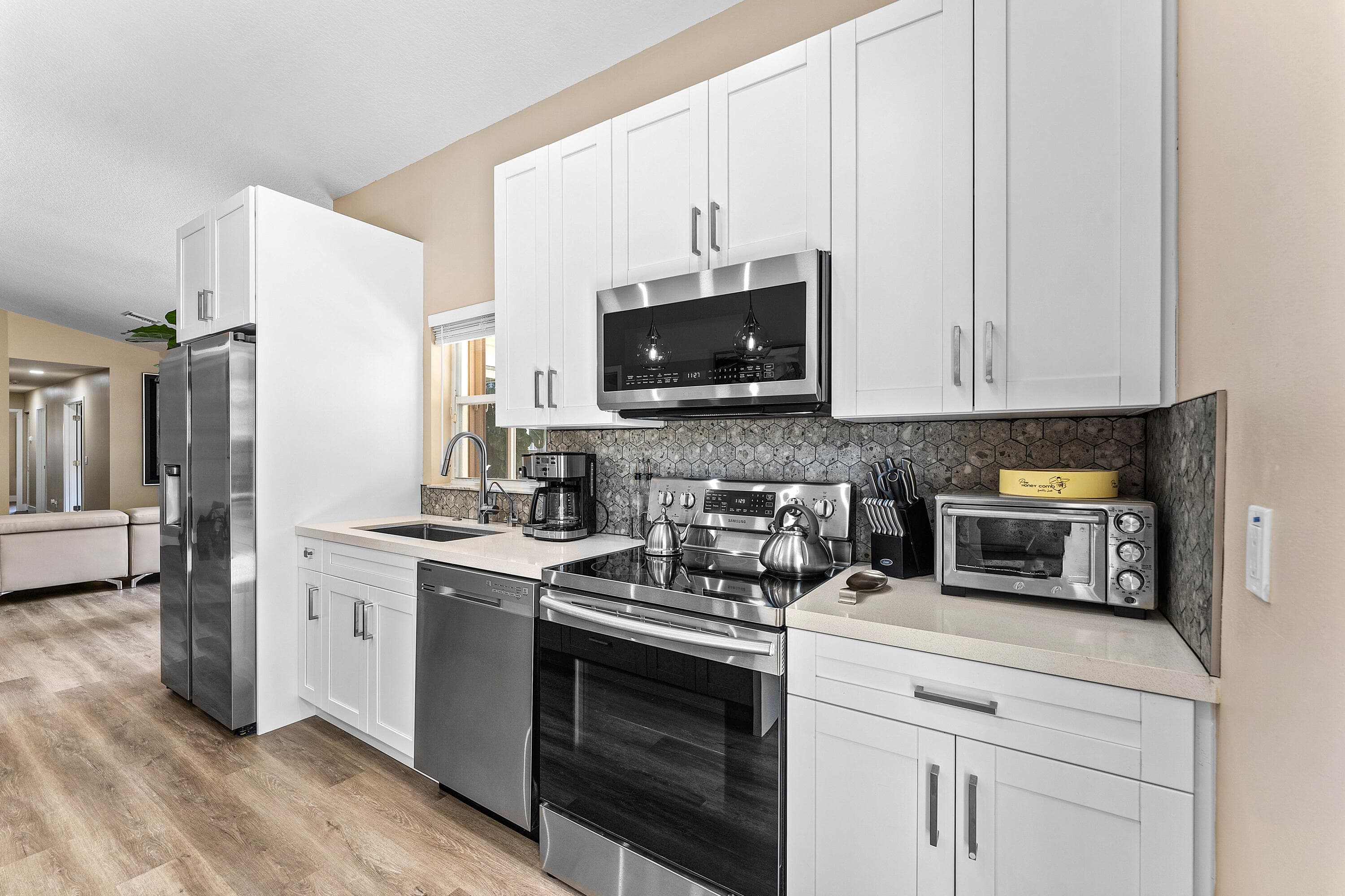 7398 Granville Avenue, Boynton Beach, FL 33437 — photo 4 of 57