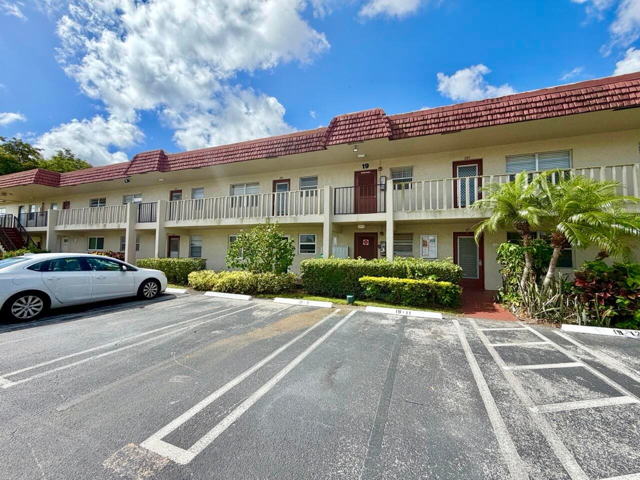 19 Abbey Lane 204, Delray Beach, FL 33446 — photo 2 of 47