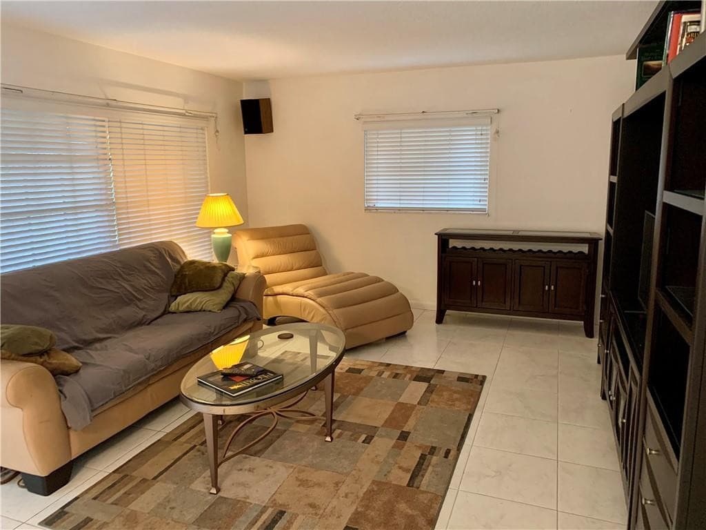934 SE 9th Avenue 1, Pompano Beach, FL 33060 — photo 11 of 20
